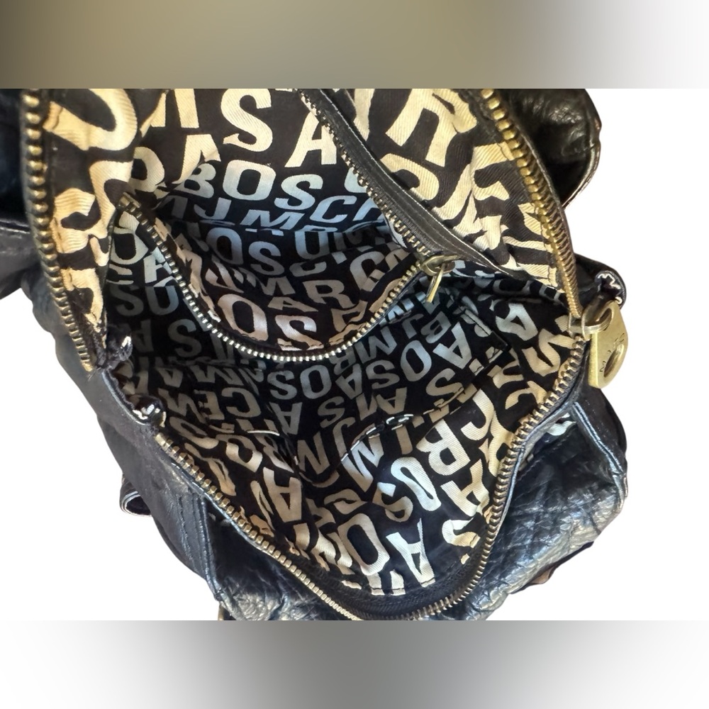 Elegant Black Leather Tote Bag - Picture 13 of 15